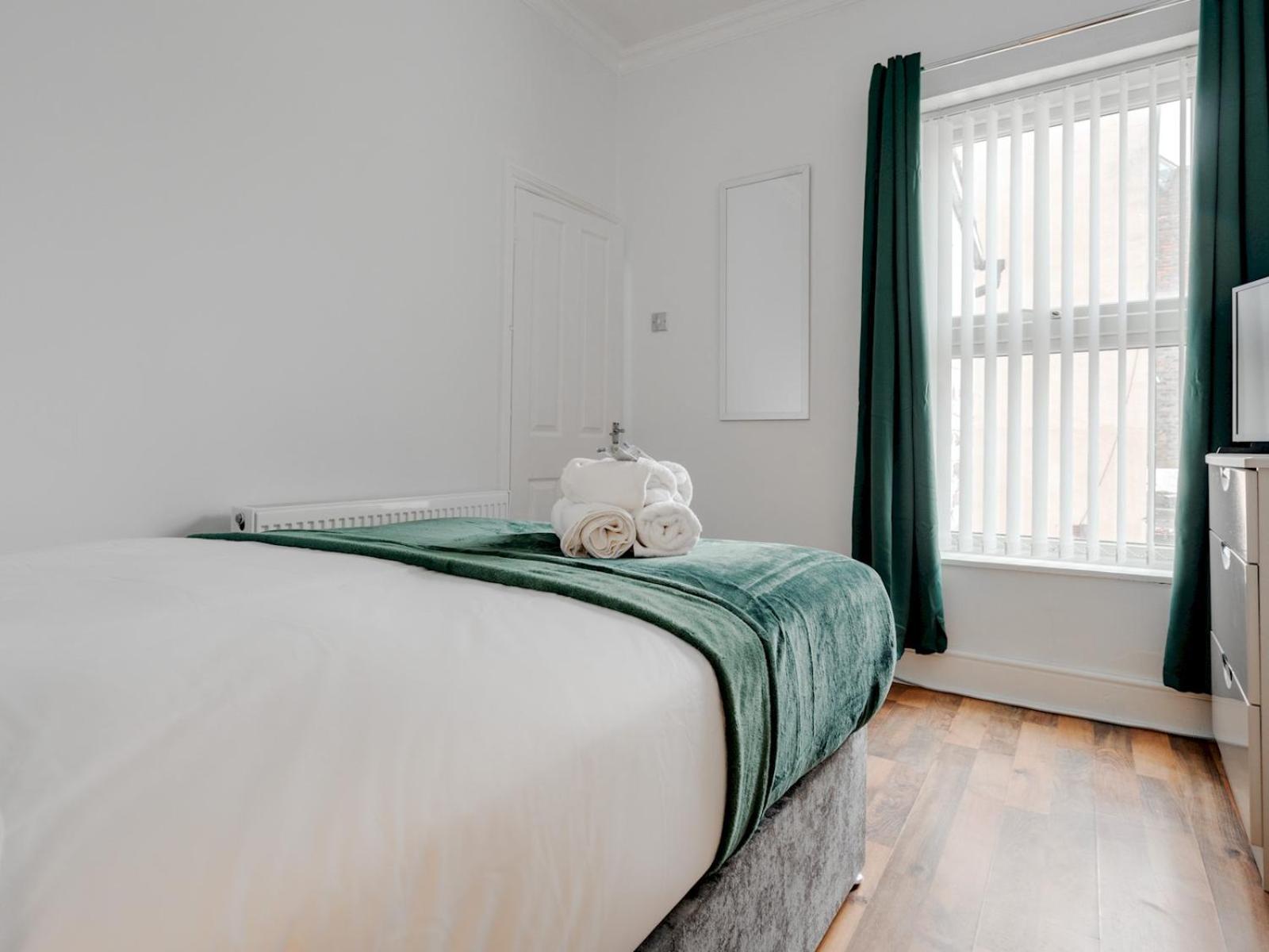 Pass The Keys Ruiskin St - Liverpool Kirkdale Terrace Sleeps 5 Parking Vila Exterior foto